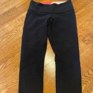 LULULEMON CAPRI LEGGINGS